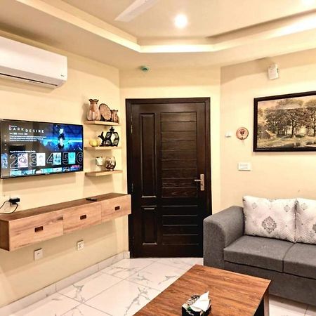 רוואלפינדי Comfortable & Lovely 1 Bed Apt In Bahria Town מראה חיצוני תמונה