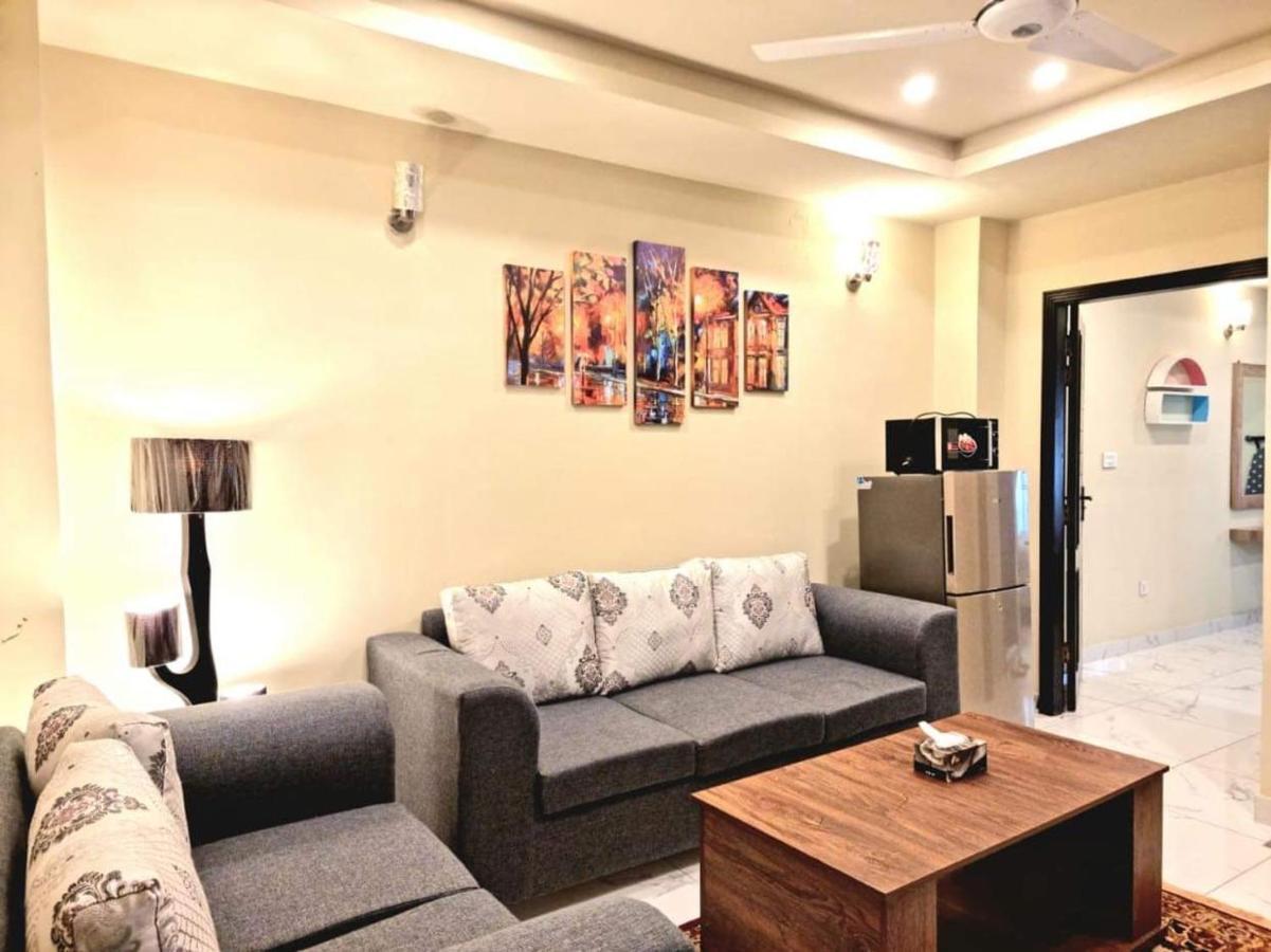 רוואלפינדי Comfortable & Lovely 1 Bed Apt In Bahria Town מראה חיצוני תמונה
